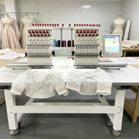 Machine à broder professionnelle pour monogrammes avec bibliothèque de polices intégrée et fonction d'imagerie miroir pour la personnalisation de serviettes et de peignoirs de luxe