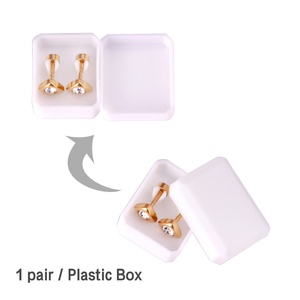 Boucles d'oreilles tendance pour femmes, design en acier inoxydable plaqué or, bijoux en forme de fleur - Product Image 4