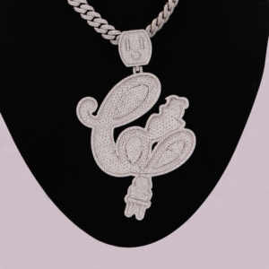 Pendentif en diamant forme personnalisée fabriquée à la main lueur dans la Moissanite Iced Out Style Hip Hop lettres cursives nom Moissanite - Product Image 5