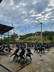 มอเตอร์ PMSM IE5 แรงดันไฟฟ้า 220V ปริมาณลมสูง พัดลมอุตสาหกรรมแบบเฮลิคอล HVLS ขนาด 16 ฟุต แบบตั้งพื้นแนวตั้ง กำลังไฟ 0.75 กิโลวัตต์ ระยะส่งลม 500 เมตร โครงอะลูมิเนียม - Product Image 3