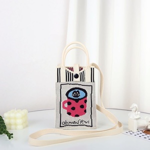 Sac de téléphone en polyester tricoté mignon et élégant avec fermeture à loquet, bandoulière simple, mini sac haut de gamme polyvalent, collection été 2024 Macaron - Product Image 6