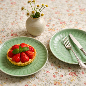 Plato Redondo de 8.5 Pulgadas con Diseño de Peces Koi en Relieve Color Celadón, Vajilla para Hoteles y Restaurantes, Vajilla China de Alta Gama - Product Image 5