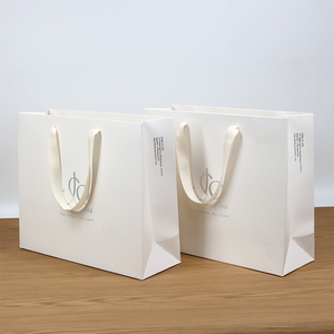 <span class=keywords><strong>en</strong></span> gros de sac cadeau recyclable gris Art Shopping de luxe avec logo personnalisé pour vêtement <span class=keywords><strong>en</strong></span> papier kraft avec poignée - Product Image 6