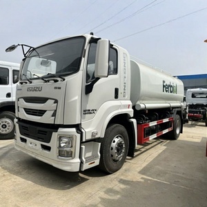 Camión Cisterna de Agua Isuzu Giga 4X2 de 12-15 Toneladas, Camión Cisterna con Aspersor para Riego, en Venta - Product Image 2