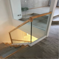 Escalier en bois moderne en forme de L pour l'intérieur avec main courante et rampes personnalisables