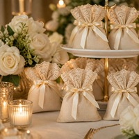 Sacs cadeaux de mariage en jute légers et écologiques avec dentelle et ruban de satin, personnalisables avec logo, vente en gros