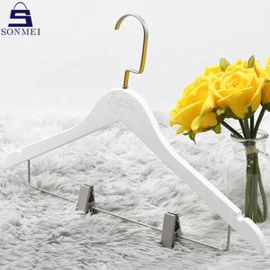 Grand cintre de robe de mariage en bois <span class=keywords><strong>blanc</strong></span>, 1 pièce, suspension pour jupes, clips - Product Image 5