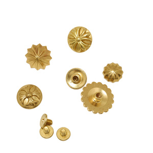 Rivets à vis en laiton massif faits à la main, rivets à pointes DIY, forme de fleur de <span class=keywords><strong>marguerite</strong></span> pour vêtements, chaussures, placage, rivets pour sacs - Product Image 3