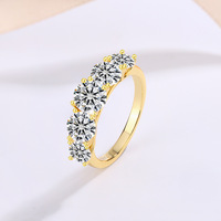 Usine En Gros Femmes S925 En Argent Sterling Style À La Mode Anneau 3.6CTW D Couleur Moissanite Cinq Pierre Fine Jewelry