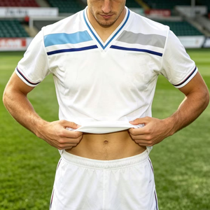 Los fanáticos del Reino Unido adoran las camisetas: Conjuntos completos de uniformes de fútbol de Brasil y <span class=keywords><strong>Madrid</strong></span>, venta al por mayor, kits de sublimación para hombre, uniformes de fútbol rojos de demonio. - Product Image 3