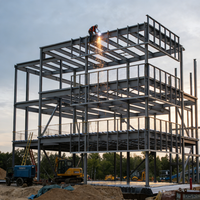 Bâtiment métallique à grande portée avec toit courbé en acier, idéal pour entrepôt et atelier (vente en gros)