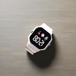 Montre d'étudiant de vente chaude, LED numérique et bracelet en silicone - Product Image 1