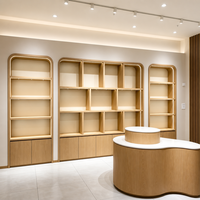 Vitrine de magasin de jouets pour enfants personnalisée avec étagères murales arquées à LED et comptoir îlot à niveaux – Solution d'aménagement de boutique