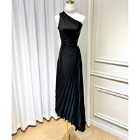 Vente en gros de vêtements de boutique de haute qualité, robe à col incliné de luxe léger, robe de soirée plissée irrégulière pour femmes, été