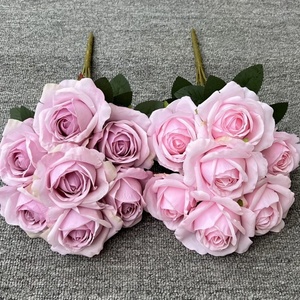 Matériaux de haute qualité 7 têtes de <span class=keywords><strong>roses</strong></span> bulgares décor floral vintage <span class=keywords><strong>bouquet</strong></span> de <span class=keywords><strong>roses</strong></span> rouges artificielles - Product Image 4