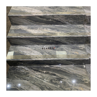 Carreaux d'escalier en porcelaine imitation brique moderne avec finition polie effet marbre, antidérapants et antibactériens pour usage intérieur