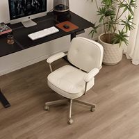 Chaise de bureau exécutive moderne ergonomique de conception récente en cuir avec base en aluminium, cadre en bois, hauteur réglable, pour usage domestique ou professionnel.