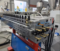 Ligne d'extrusion de panneaux de porte en WPC massif et de panneaux en mousse PVC, à double vis conique, rapport L/D 22:1, contrôlée par PLC, 300 kW, haute précision
