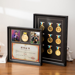 Support photo pour médailles, présentoir de médailles, rangement personnalisé pour récompenses et insignes - Product Image 2