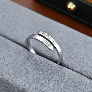 Nuovi Anelli Aperti alla Moda in Acciaio Inossidabile Lucidato con Scritta 'TRUST GOD' e 'BELIEVE IN GOD', Placcati in Oro, Regolabili, Gioielli per Coppie - Product Image 5