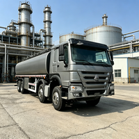 Camion-citerne Sinotruk Howo 8x4 336HP, capacité de 20000 à 35000 litres, avec distributeur de carburant pour service de ravitaillement