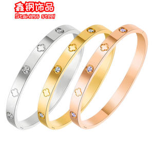 Un bracelet articulé en acier titane or rose, best-seller, qui ne ternit pas et peut être utilisé pour le <span class=keywords><strong>bain</strong></span>. C'est en acier inoxydable - Product Image 2