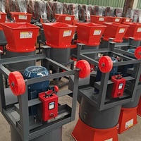 Machine à fourrage tout-en-un : broie et écrase les tiges de maïs, le foin, les céréales. Processeur économe en énergie pour la préparation d'aliments pour animaux d'élevage.