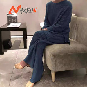 Maglione di maglieria Casual in stile coreano a due pezzi girocollo e pantaloni larghi con Logo anteriore per l'inverno - Product Image 3