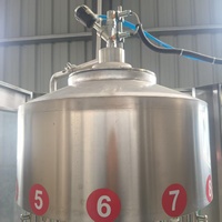 Ligne de production de machines de remplissage et d'embouteillage de vodka en bouteilles en verre/plastique