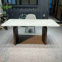 Table à manger rectangulaire de luxe en marbre blanc naturel importé, type Ice Jade, Source MarbleAera