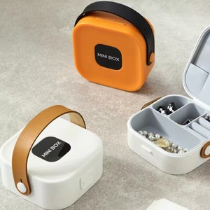 Boîte de rangement pour bijoux en plastique léger et portable, de couleur unie, avec organisateur pour boucles d'oreilles et bracelets, idéale pour les voyages - Product Image 2