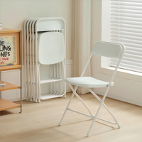 Chaise de salle à manger en plastique empilable au design moderne pour l'extérieur, les pique-niques, les parcs, la cuisine – Chaise pliante très populaire