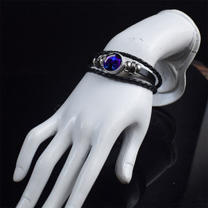 Vente en gros de bracelets Zodiac Glow in the Dark-Bracelets en cuir tressé noir avec breloques d'horoscope lumineuses, réglables - Product Image 2