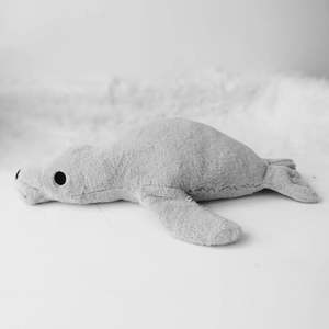 Peluche Antistress Ricamato Grigio a Forma di Foca, Super Morbido, Imbottito in Cotone PP, Tessuto in Poliestere, Regalo di Compleanno - Vendita Calda - Product Image 2