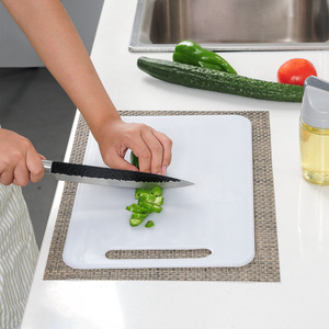 Planche à découper en plastique durable de qualité alimentaire avec trou de suspension, colorée, pour légumes, vente en gros, gadgets de cuisine - Product Image 2