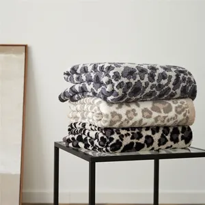 Venta al por mayor 100% poliéster grueso leopardo Jacquard manta de punto para el invierno decoración del hogar sofá y viaje PS