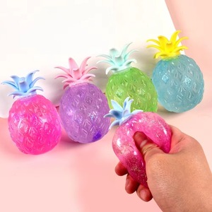 Juguete Blandito de Maltosa con Forma de Fruta, Piña Brillante, Pelota Antiestrés de Rebote Lento, Juguete Sensorial para Apretar - Product Image 1