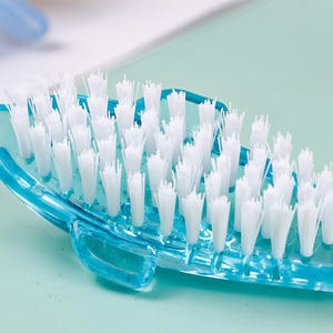 Brosse à ongles Dolphin en plastique à poils doux, mini portable pour le nettoyage des ongles, design sur le thème de la plage - Product Image 3