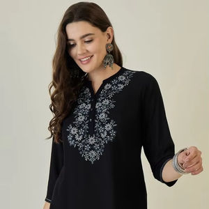 เสื้อโมดอลผู้หญิงปกแมนดารินสีดำ - Product Image 1