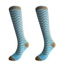 Chaussettes de compression au genou en tricot personnalisé 15-20mmhg 20-30mmhg Chaussettes de sport d'entraînement de compression pour hommes femmes