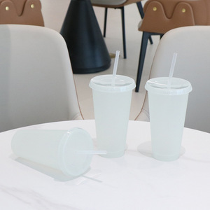 Vaso de Plástico PP de 710 ml (24 oz) que Brilla en la Oscuridad, con Tapa y Pajita, Color Verde Neón Cambiante, Moderno, Minimalista, de Pared Simple, Reutilizable - Product Image 3