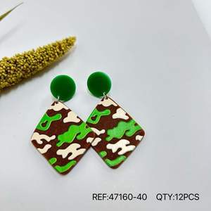 Boucles d'oreilles à motif camouflage, vert et marron, en forme de diamant, en résine acrylique, bijoux à la mode pour femmes, accessoires - Product Image 1