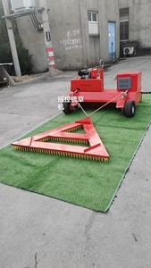 Machine de peignage télécommandée à haute efficacité pour terrain de football de terrain de golf de 1.5m de large équipement <span class=keywords><strong>d</strong></span>'entretien de gazon artificiel - Product Image 4
