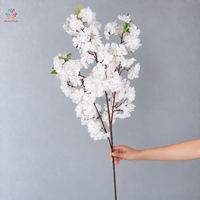 Ranting Bunga Sakura Sutra Batang Panjang dengan Daun, Bunga Sakura Buatan untuk Dekorasi Dinding Bunga Acara Pernikahan