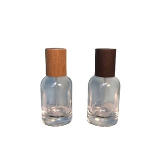 Botella de Perfume Premium de 30 ml, Botella de Vidrio Redonda con Pulverizador, Tapa de Madera y Metal, Dispensador de Cosméticos Portátil, Envase de Fragancia de Alta Gama - Product Image 5