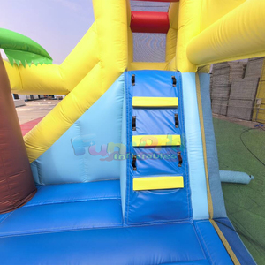 Piscine gonflable pour enfants dans la cour, château gonflable sur le thème de la jungle et toboggan aquatique - Product Image 6