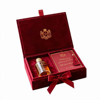 Boîte d'emballage de parfum de luxe en velours bordeaux avec logo personnalisé, ruban d'invitation en feuille d'or et fermeture pour kit de promotion de parfum en gros