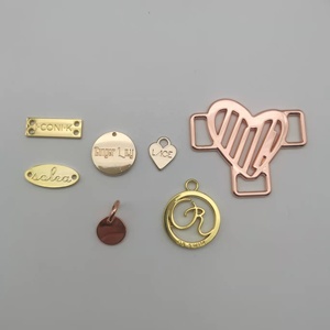 Không có crôm và Niken tùy chỉnh thương hiệu vàng dập nổi cắt ra Logo 3D chữ tùy chỉnh thẻ đồ bơi cho phụ kiện đồ lót - Product Image 4
