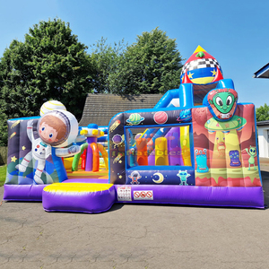 Parque infantil inflable gigante para exteriores con castillo hinchable, tobogán y zona de saltos para niños. - Product Image 1