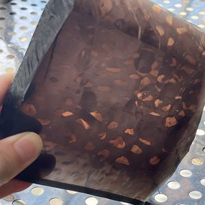 Pierre brute synthétique de cristal fumé clair pour la découpe de pierres précieuses - Product Image 4